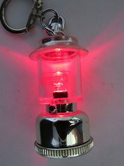 Miniatures Coleman : très utilisée en Amérique latine, d'où cette lampe à essence provient
