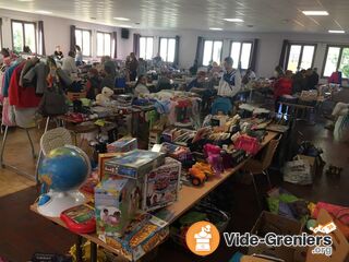 Bourse aux jouets ,miniatures,livres , vêtements et divers