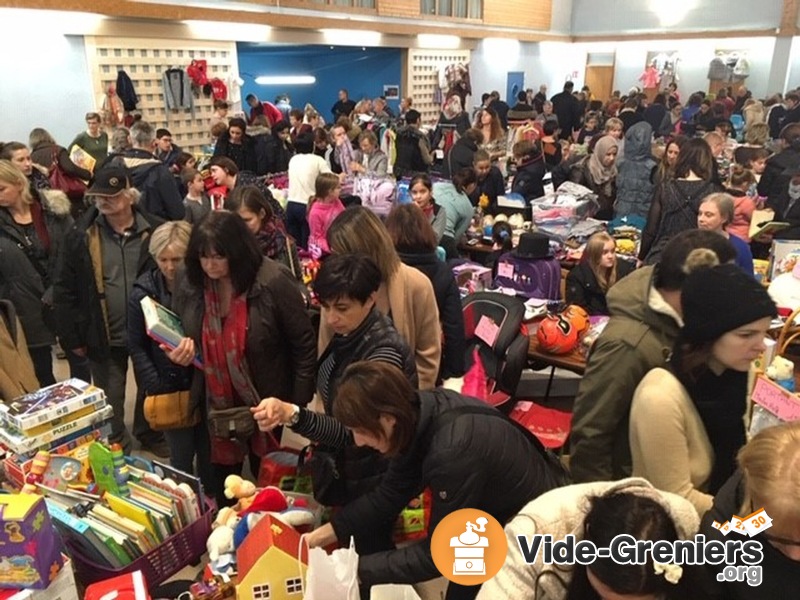 Bourse de puériculture, jouets