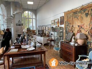 Photo de l'événement Brocante Antiquité salle des halles Chauvigny Centre-Ville