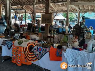 Brocante d été sous la halle