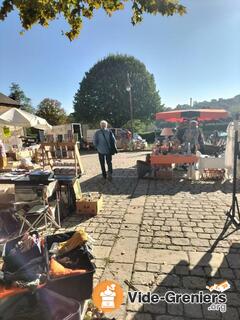 Photo de l'événement brocante et vide grenier à 1 euros a st Agnan d' Hautefort