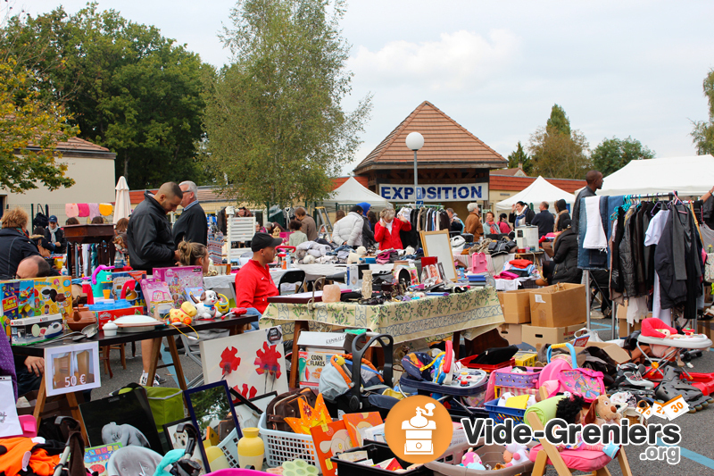 Brocante - Vide-grenier de la Caisse des Écoles