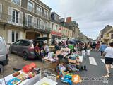 Photo Foire a tout braderie centre ville à Isigny-sur-Mer