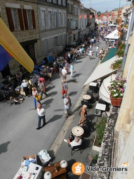 Grand Vide Greniers Des Gasconnades A Lauzun Aquitaine Lot Et Garonne