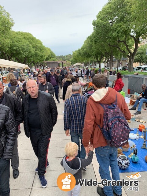 GrandVide Grenier du Rotary Club de Nîmes sur le JEAN JAURES