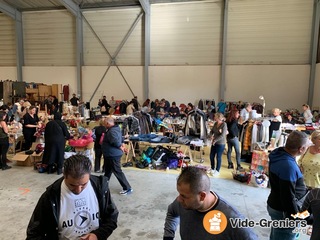 Photo de l'événement L’incontournable vide grenier sous hangar