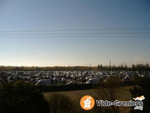 Parc Exposition Marche Aux Puces Vente De Vehicules A Fos Sur Mer Paca Bouches Du Rhone