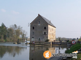 Photo de l'événement Vide de Grenier au bord de la Mayenne