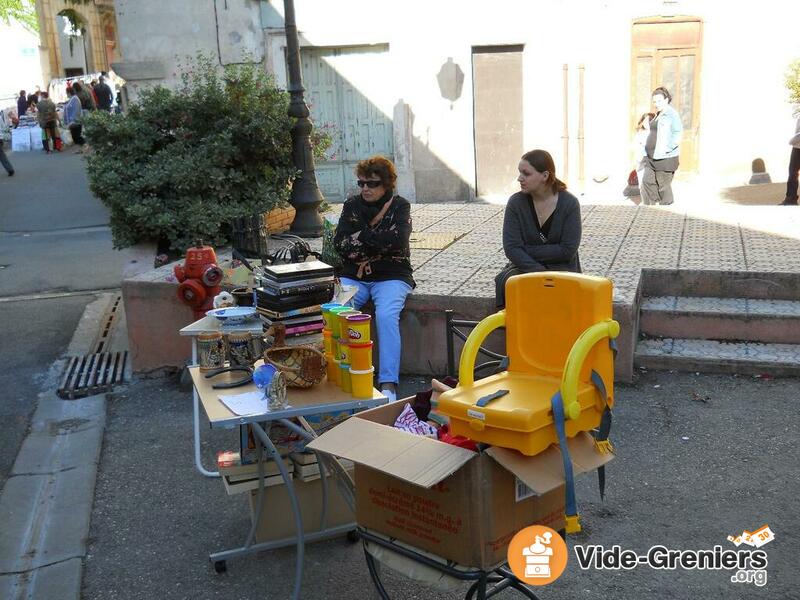 Vide-grenier du 'Vieux Village'