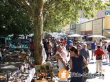 Photo Vide grenier marche aux puces à Crest