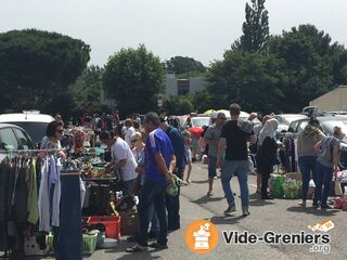 Photo De L Evenement Vide Grenier Nocturne Salon De Provence Maintenu