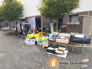 Vide grenier sur parking privatif