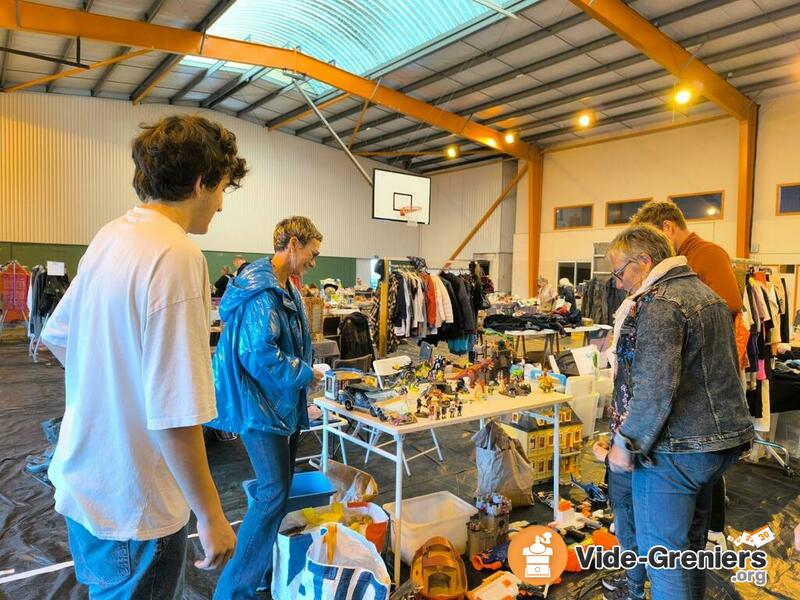 Vide-grenier à Port-Saint-Père