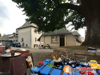 Photo de l'événement Vide Grenier Tour Cantal Pedestre