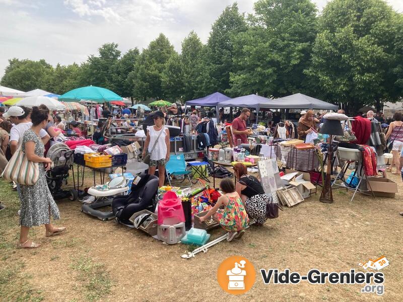 vide-greniers du tennis club de LA JARRIE