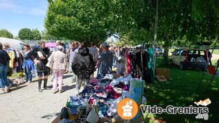 Photo de l'événement Vide greniers des vétérans du Vendée Fontenay Foot